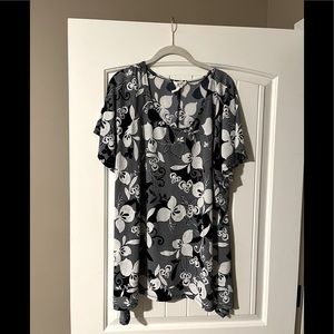 Blue and white flower top